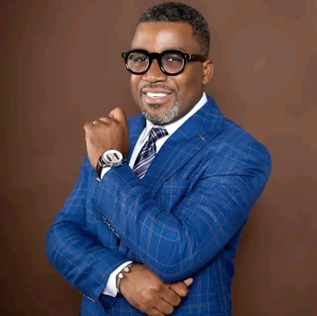 Clin d'oeil : Joyce Laffitte une figure emblématique de la scène politique. 1761742400375