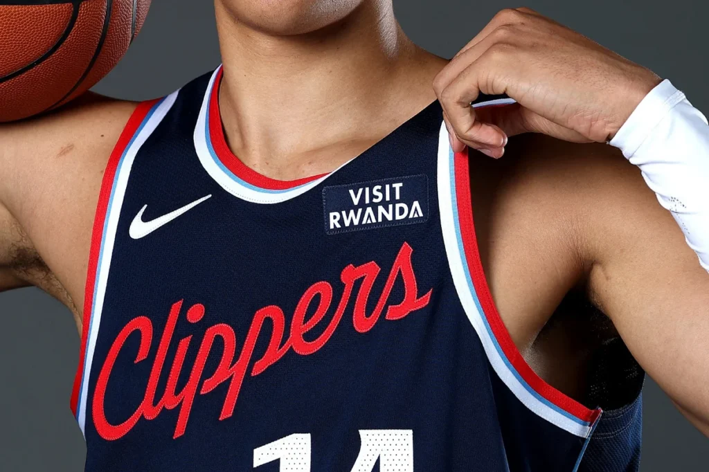 VISIT RWANDA : s'invite à la NBA et NFL ja afp 20250929 losangelesclippersvisitrwanda (1)