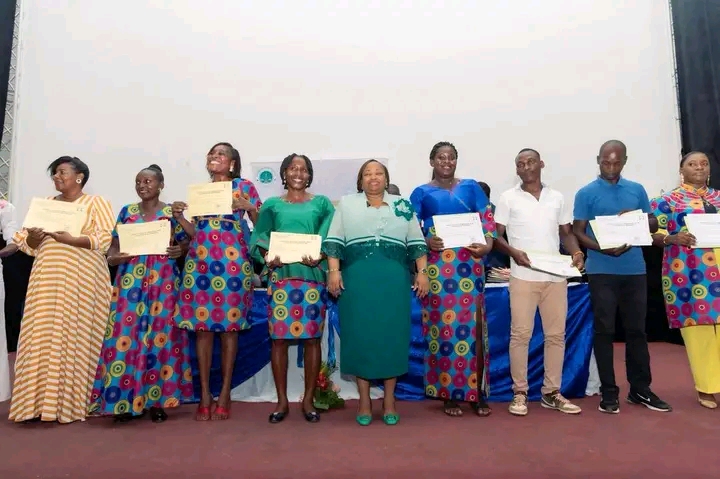 Gabon : Cérémonie de remise de certificats aux futurs enseignants 1769708363672