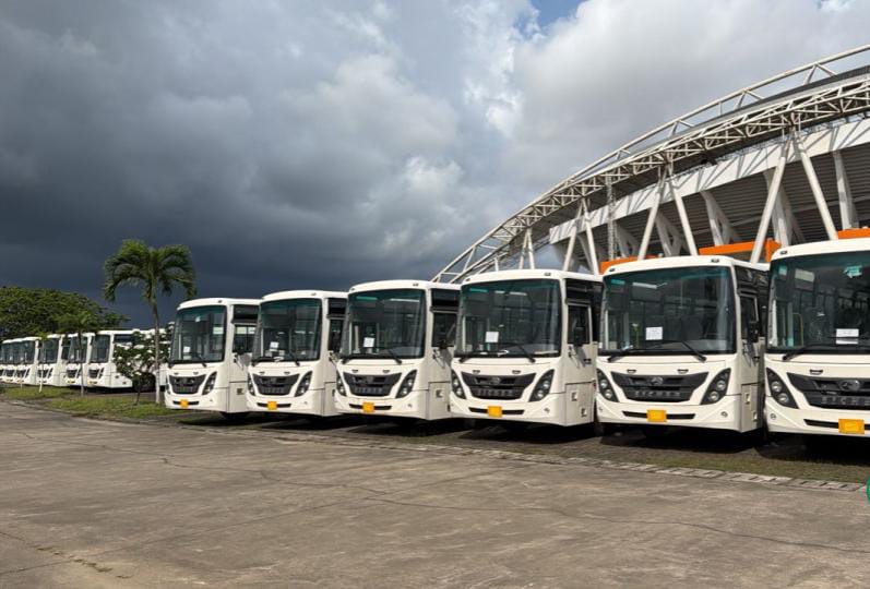 Le Président Brice Clotaire Oligui Nguema offre 100 nouveaux bus pour la Sogatra img 20260215 wa0021