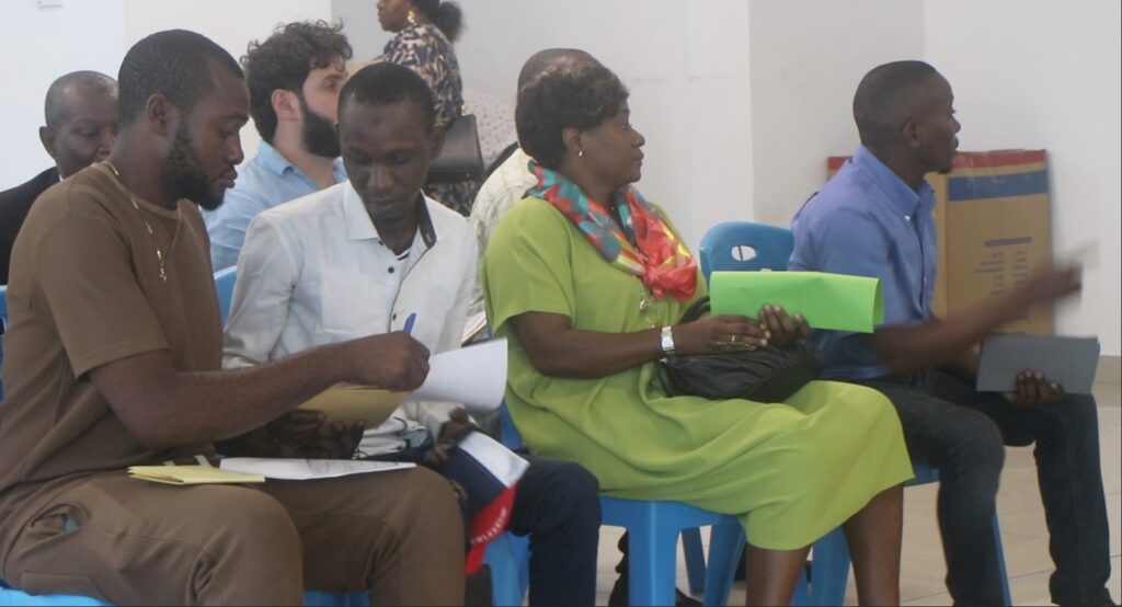 1000472638