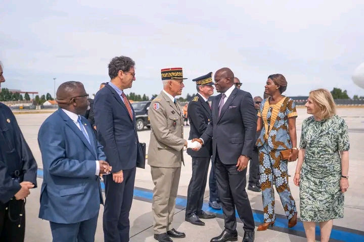 Brice Clotaire Oligui Nguema à Paris l'arrivée du président 1784491436238